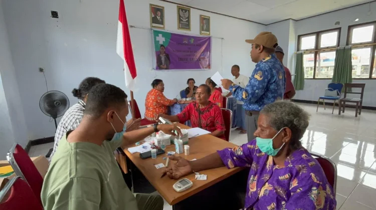 Anggota DPD RI, Lalita, Salurkan Bantuan Beras dan Cek Kesehatan Gratis Bagi Lansia