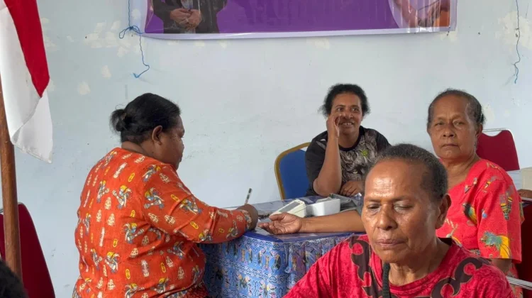 Anggota DPD RI, Lalita, Salurkan Bantuan Beras dan Cek Kesehatan Gratis Bagi Lansia