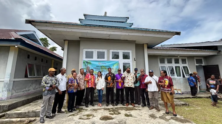 Anggota DPD RI, Lalita, Salurkan Bantuan Beras dan Cek Kesehatan Gratis Bagi Lansia