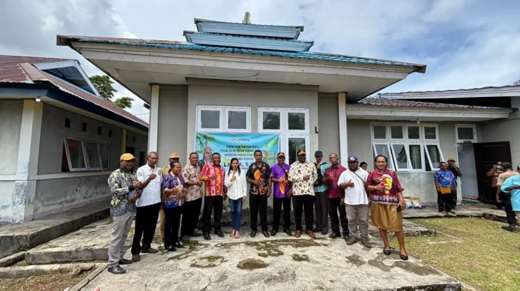 Anggota DPD RI, Lalita, Salurkan Bantuan Beras dan Cek Kesehatan Gratis Bagi Lansia