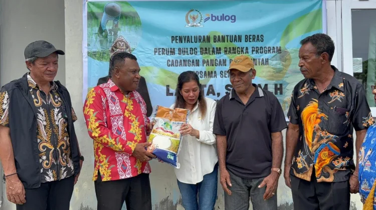 Anggota DPD RI, Lalita, Salurkan Bantuan Beras dan Cek Kesehatan Gratis Bagi Lansia