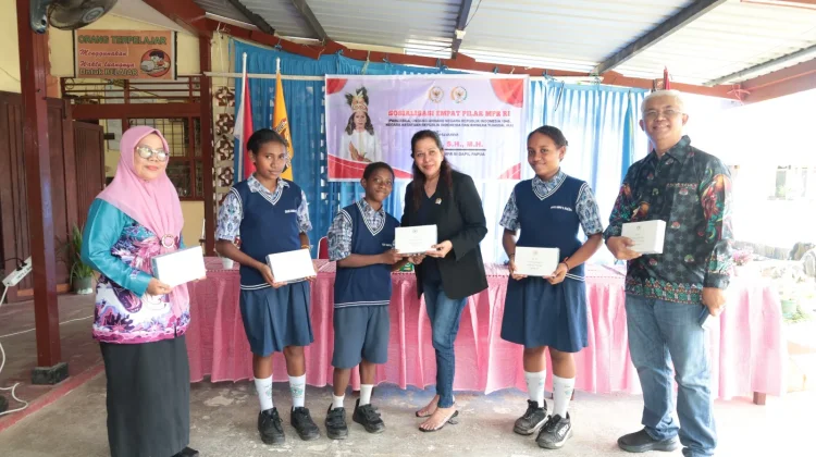 Anggota DPD RI Dapil Papua, Lalita, Sosialisasi Empat Pilar Kebangsaan di SMPN 2 Biak