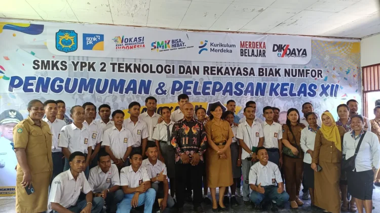 Siswa Kelas XII SMKS YPK 2 Biak Numfor Tahun Ajaran 2025/2026, Lulus 100 Persen