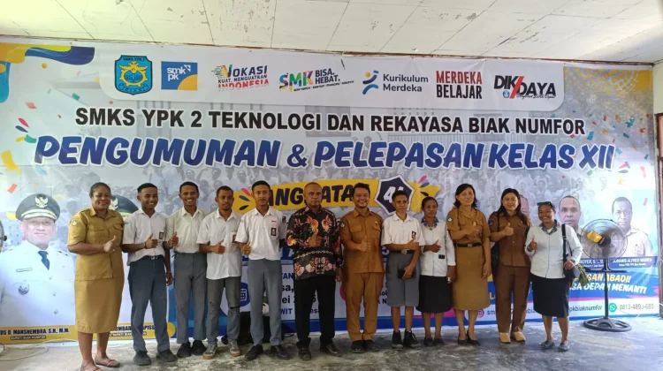 Siswa Kelas XII SMKS YPK 2 Biak Numfor Tahun Ajaran 2025/2026, Lulus 100 Persen