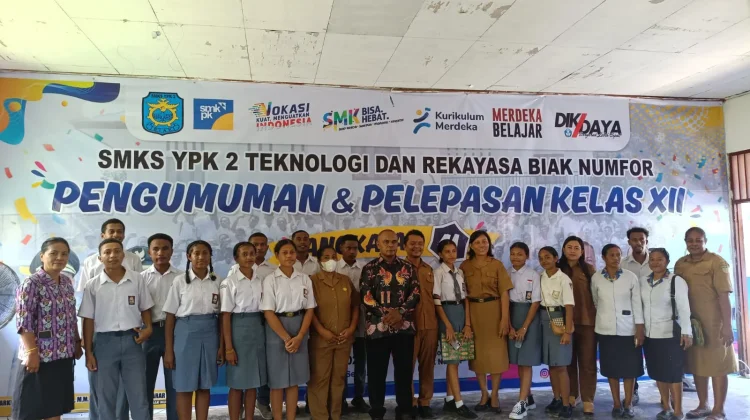 Siswa Kelas XII SMKS YPK 2 Biak Numfor Tahun Ajaran 2025/2026, Lulus 100 Persen