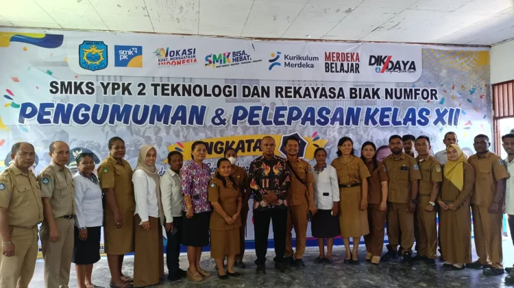 Siswa Kelas XII SMKS YPK 2 Biak Numfor Tahun Ajaran 2025/2026, Lulus 100 Persen