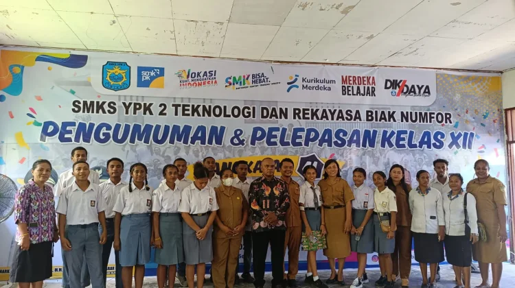 Siswa Kelas XII SMKS YPK 2 Biak Numfor Tahun Ajaran 2025/2026, Lulus 100 Persen
