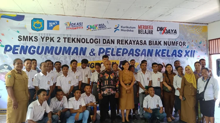 Siswa Kelas XII SMKS YPK 2 Biak Numfor Tahun Ajaran 2025/2026, Lulus 100 Persen