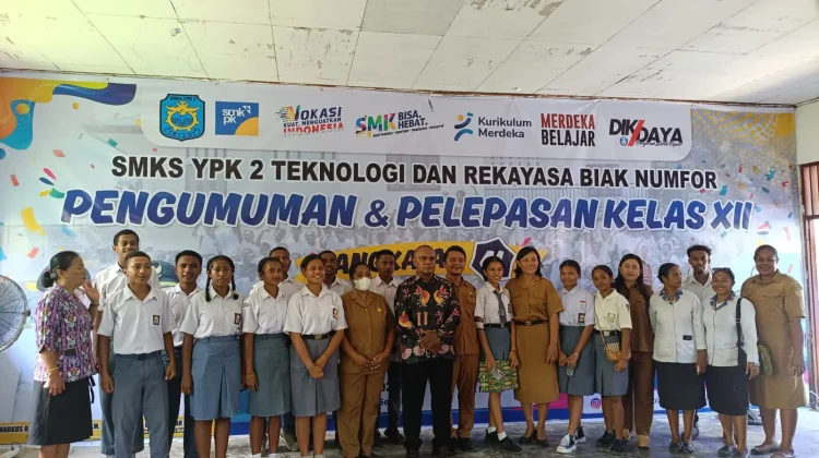 Siswa Kelas XII SMKS YPK 2 Biak Numfor Tahun Ajaran 2025/2026, Lulus 100 Persen