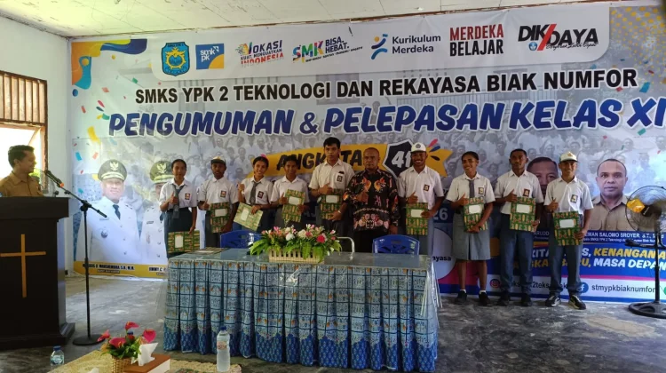 Siswa Kelas XII SMKS YPK 2 Biak Numfor Tahun Ajaran 2025/2026, Lulus 100 Persen