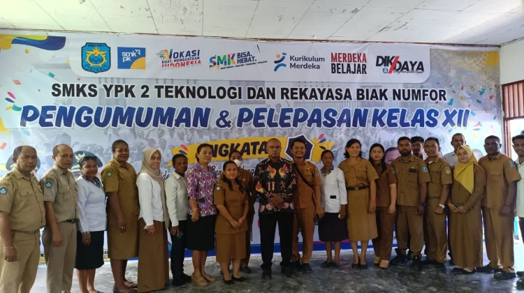 Siswa Kelas XII SMKS YPK 2 Biak Numfor Tahun Ajaran 2025/2026, Lulus 100 Persen