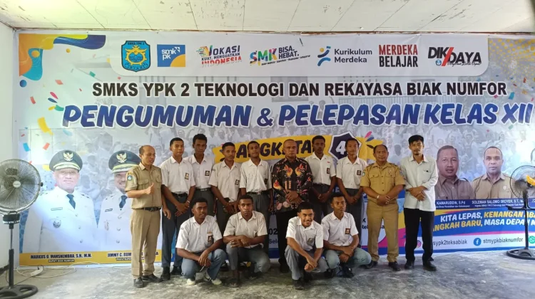 Siswa Kelas XII SMKS YPK 2 Biak Numfor Tahun Ajaran 2025/2026, Lulus 100 Persen