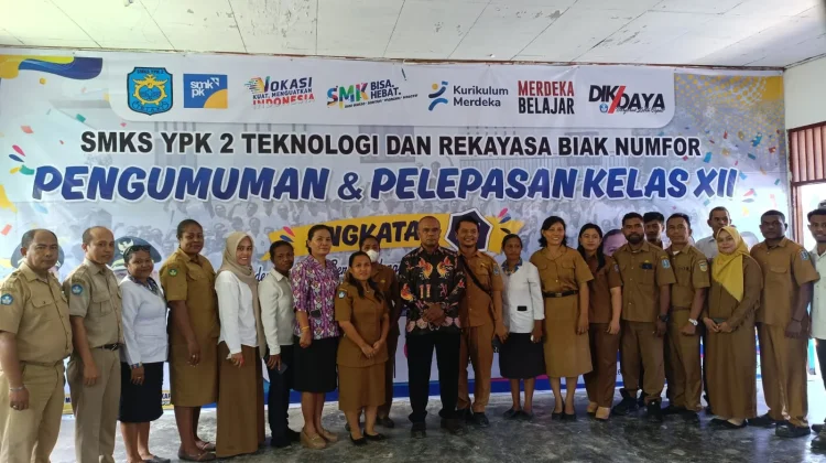 Siswa Kelas XII SMKS YPK 2 Biak Numfor Tahun Ajaran 2025/2026, Lulus 100 Persen