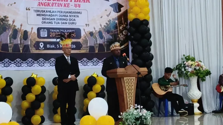 Tangis Senyum- Bahagia Mewarnai Pelepasan 393 Lulusan SMANSA Biak