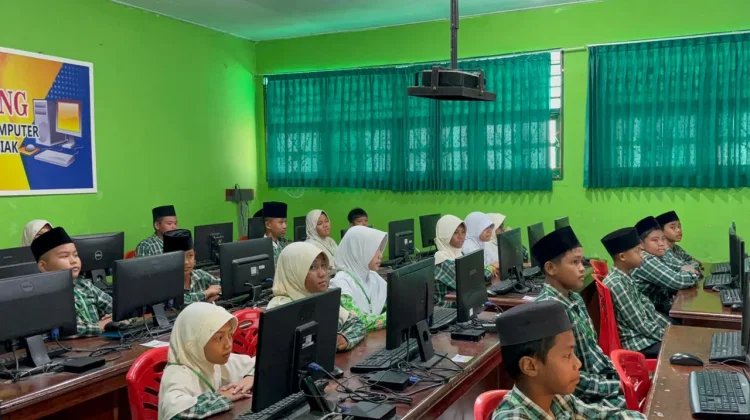 SD Yapis 1 Biak Laksanakan Asesmen Sumatif Akhir Siswa Kelas VI, Berbasis Komputer
