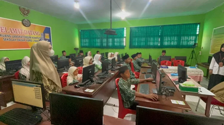 SD Yapis 1 Biak Laksanakan Asesmen Sumatif Akhir Siswa Kelas VI, Berbasis Komputer