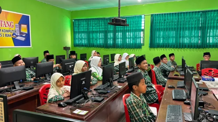SD Yapis 1 Biak Laksanakan Asesmen Sumatif Akhir Siswa Kelas VI, Berbasis Komputer