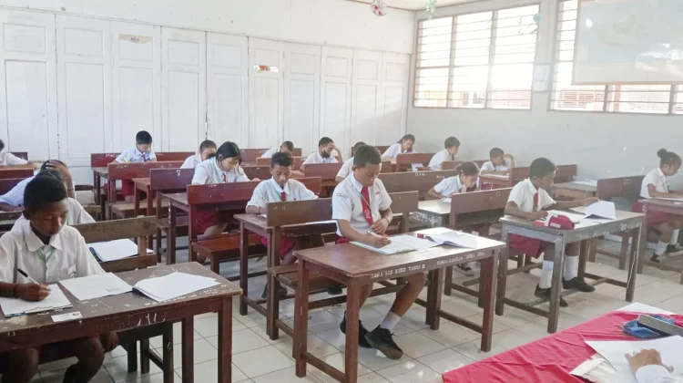 Ujian Akhir Siswa Kelas VI SD Inpres Fandoi Biak Berjalan Lancar, Diikuti 35 Peserta