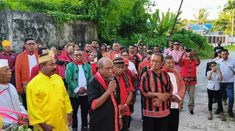 IKemal Kukuhkan Wakil Bupati Biak Dengan Gelar Kehormatan
