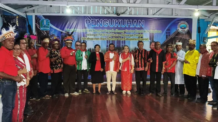 Adat – Keluara Mendukung Pengukuhan Wabup Biak Sebagai “Pati” Maluku