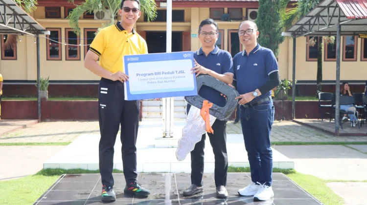 Regional BRI Peduli Serahkan 1 Unit Ambulans ke Polres Biak Numfor