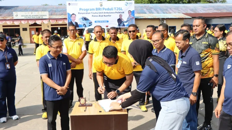 Regional BRI Peduli Serahkan 1 Unit Ambulans ke Polres Biak Numfor