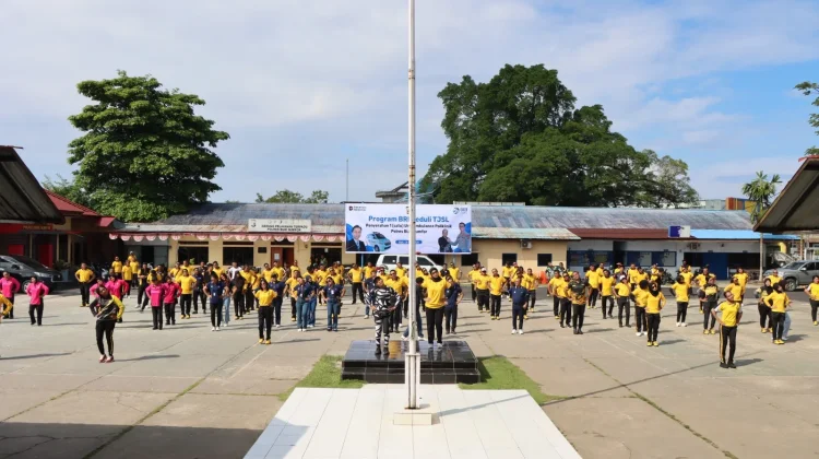 Regional BRI Peduli Serahkan 1 Unit Ambulans ke Polres Biak Numfor