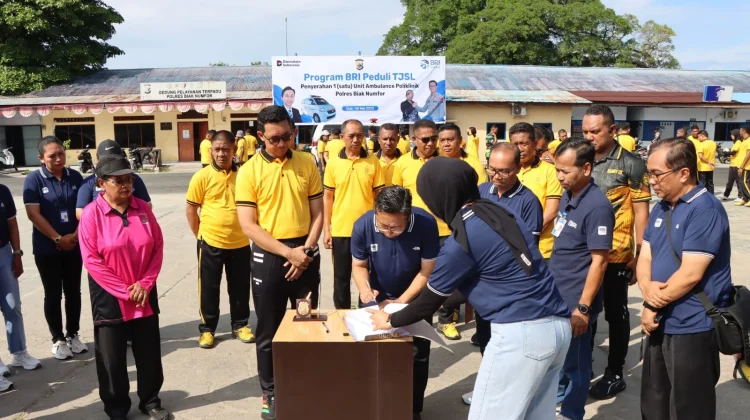 Regional BRI Peduli Serahkan 1 Unit Ambulans ke Polres Biak Numfor