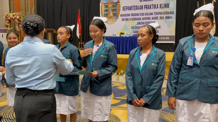 "Capping Day" diikuti 53 Mahasiswi D III Kebidanan Biak, Poltekes Kemenkes Jayapura