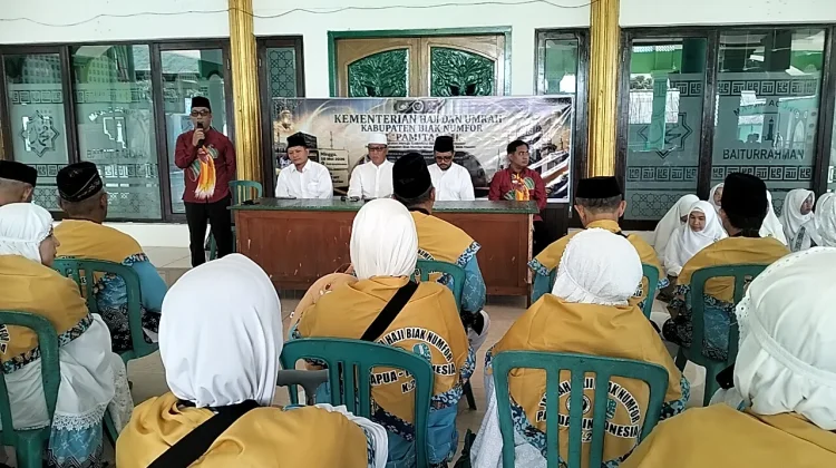 Jemaah Haji Biak Numfor Bertolak ke Embarkasi Ujung Pangan