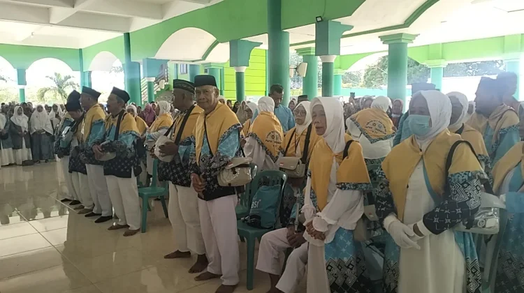 Jemaah Haji Biak Numfor Bertolak ke Embarkasi Ujung Pangan