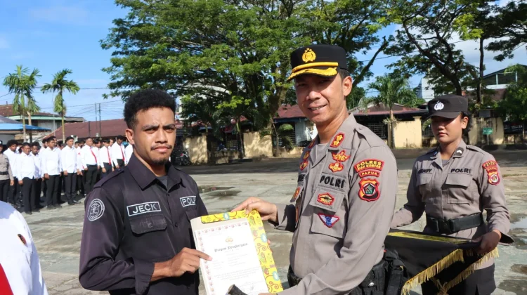 Sebanyak 17 Anggota Polres Biak Numfor Raih Penghargaan dari Kapolres