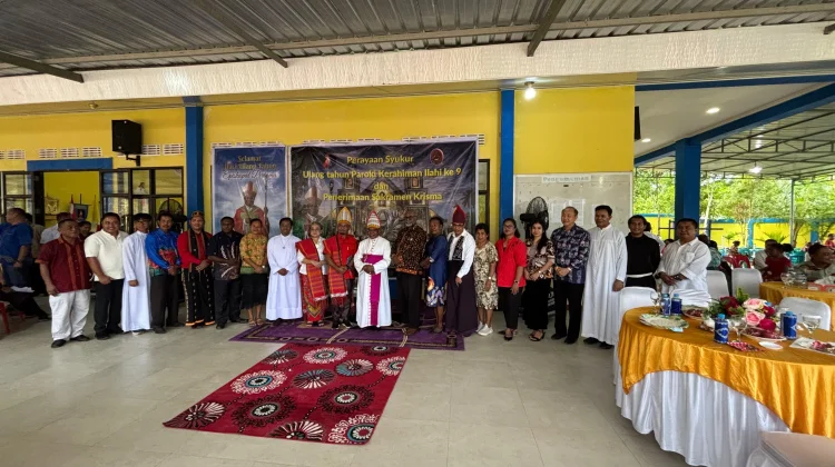 Uskup Bernadus Bofitwos Baru, Pimpin Ibadah HUT ke-9 Paroki Kerahiman Ilahi Biak