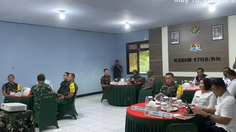 Tim Wasev Terima Paparan Progres TMMD Ke-128 Kodim 1708/BN di Distrik Bondifuar
