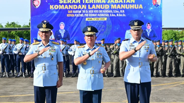 Serahterima Danlanud Manuhua, Pangkodau III Tekankan Peran Lanud Bagi Masyarakat