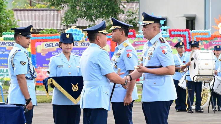 Serahterima Danlanud Manuhua, Pangkodau III Tekankan Peran Lanud Bagi Masyarakat