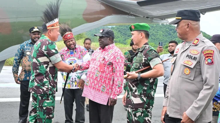Pangkodau III Tinjau Pembangunan Pangkalan Udara Militer di Manokwari Selatan