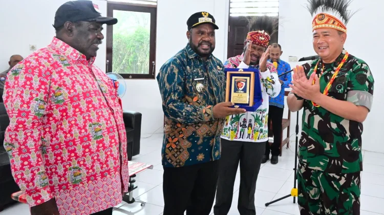 Pangkodau III Tinjau Pembangunan Pangkalan Udara Militer di Manokwari Selatan