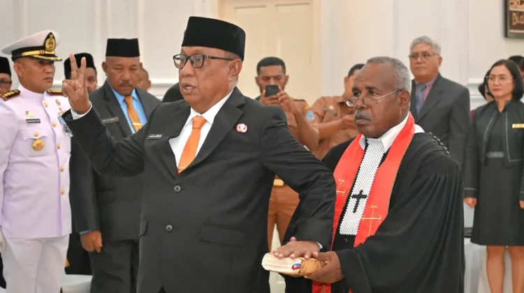 Bupati Biak Numfor Lantik Zakharias Mailoa Sebagai Penjabat Sekretaris Daerah