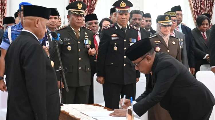Bupati Biak Numfor Lantik Zakharias Mailoa Sebagai Penjabat Sekretaris Daerah