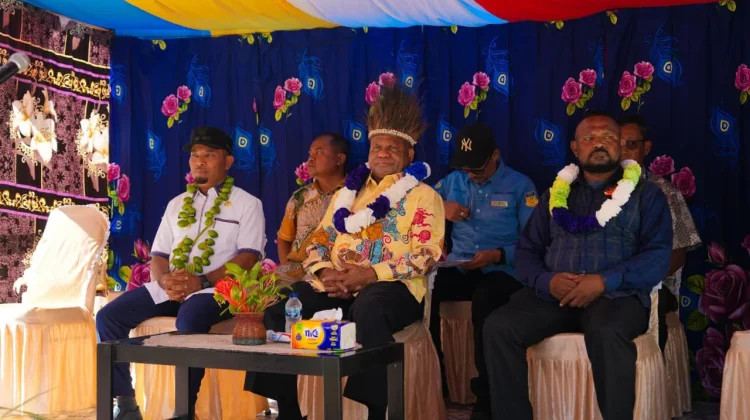 Masyarakat Numfor Titip Harapan Pembangunan kepada Gubernur Fakhiri