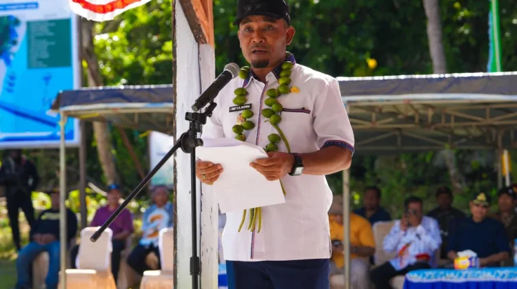 Masyarakat Numfor Titip Harapan Pembangunan kepada Gubernur Fakhiri