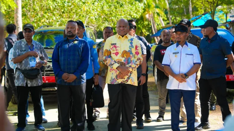 Masyarakat Numfor Titip Harapan Pembangunan kepada Gubernur Fakhiri