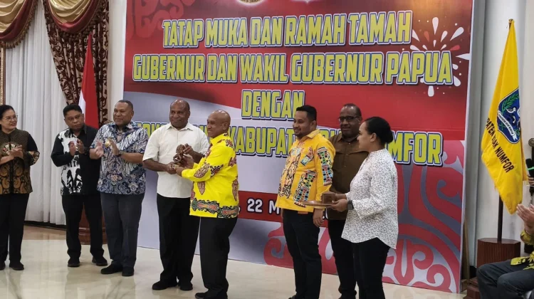 Kunker Gubernur Papua Disambut Antusias Pemda - Masyarakat Biak