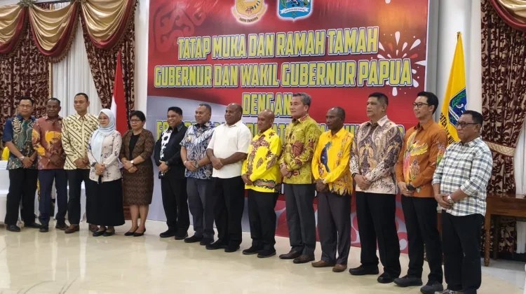 Kunker Gubernur Papua Disambut Antusias Pemda - Masyarakat Biak
