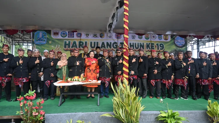 Bupati Biak Numfor Mendapat Gelar Den Mas