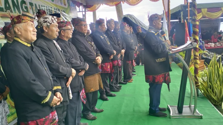 Bupati Biak Numfor Mendapat Gelar Den Mas