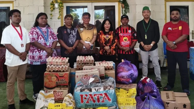 Pemuda Lintas Organisasi Serahkan Bantuan untuk Korban Bom