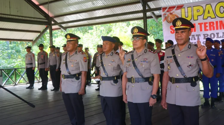Kapolres Supiori Pimpin Upacara Sertijab Kasat Polairud dan Kasat Lantas