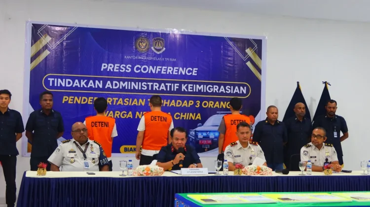 Imigrasi Papua Deportasi 3 Warga Negara China Atas Pelanggaran Izin Tinggal
